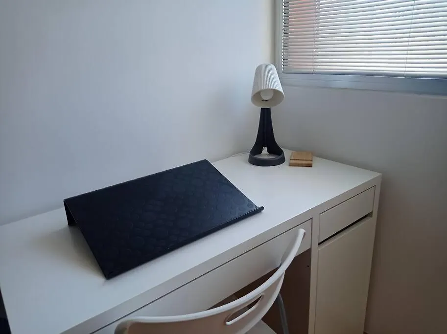 Apartment Near Airport & Citycenter Free Parking 리스본 0*,  포르투갈